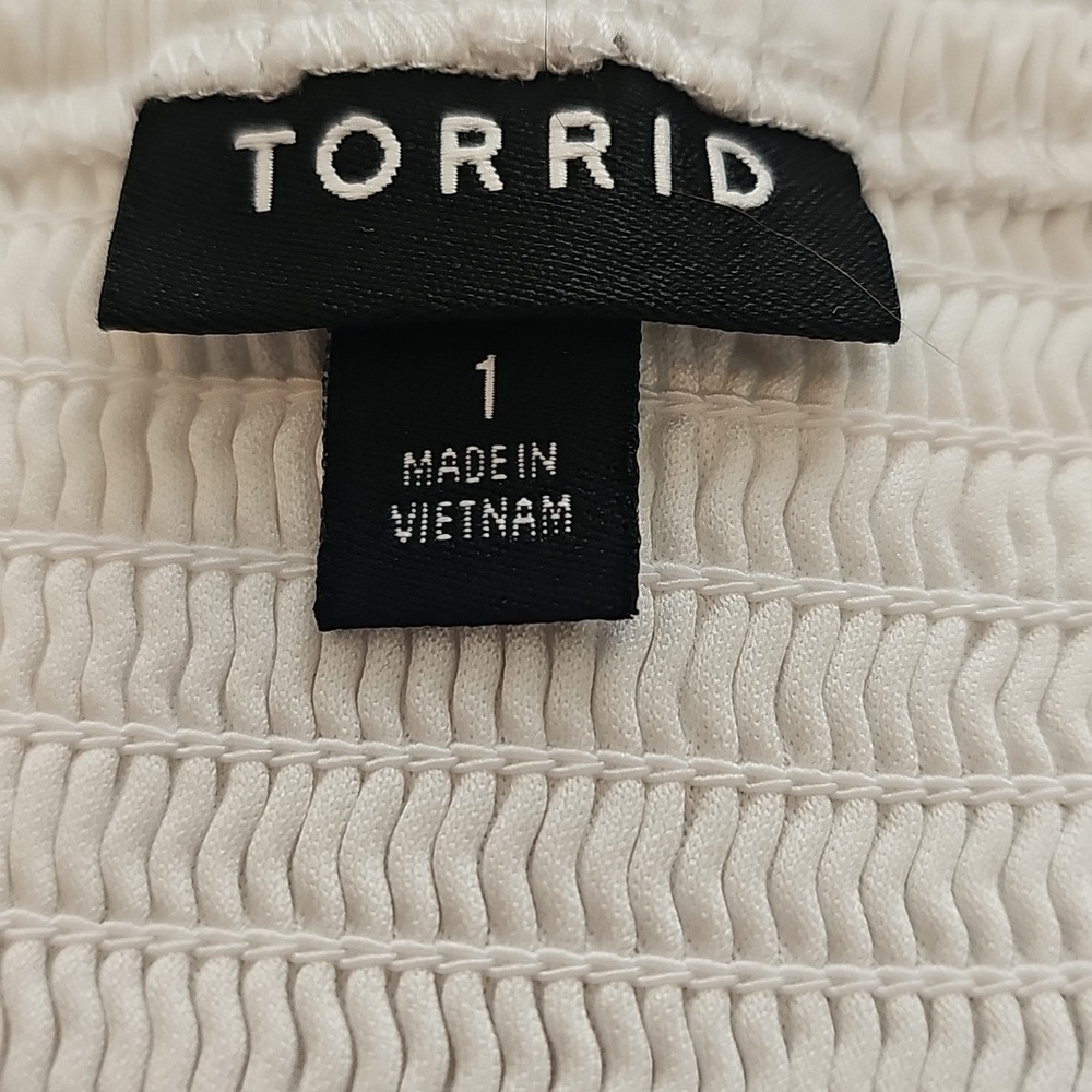 White Spaghetti Strap Tie-Front Skater Sundress. Torrid Size 1 Pluss Size. - Picture 7 of 8